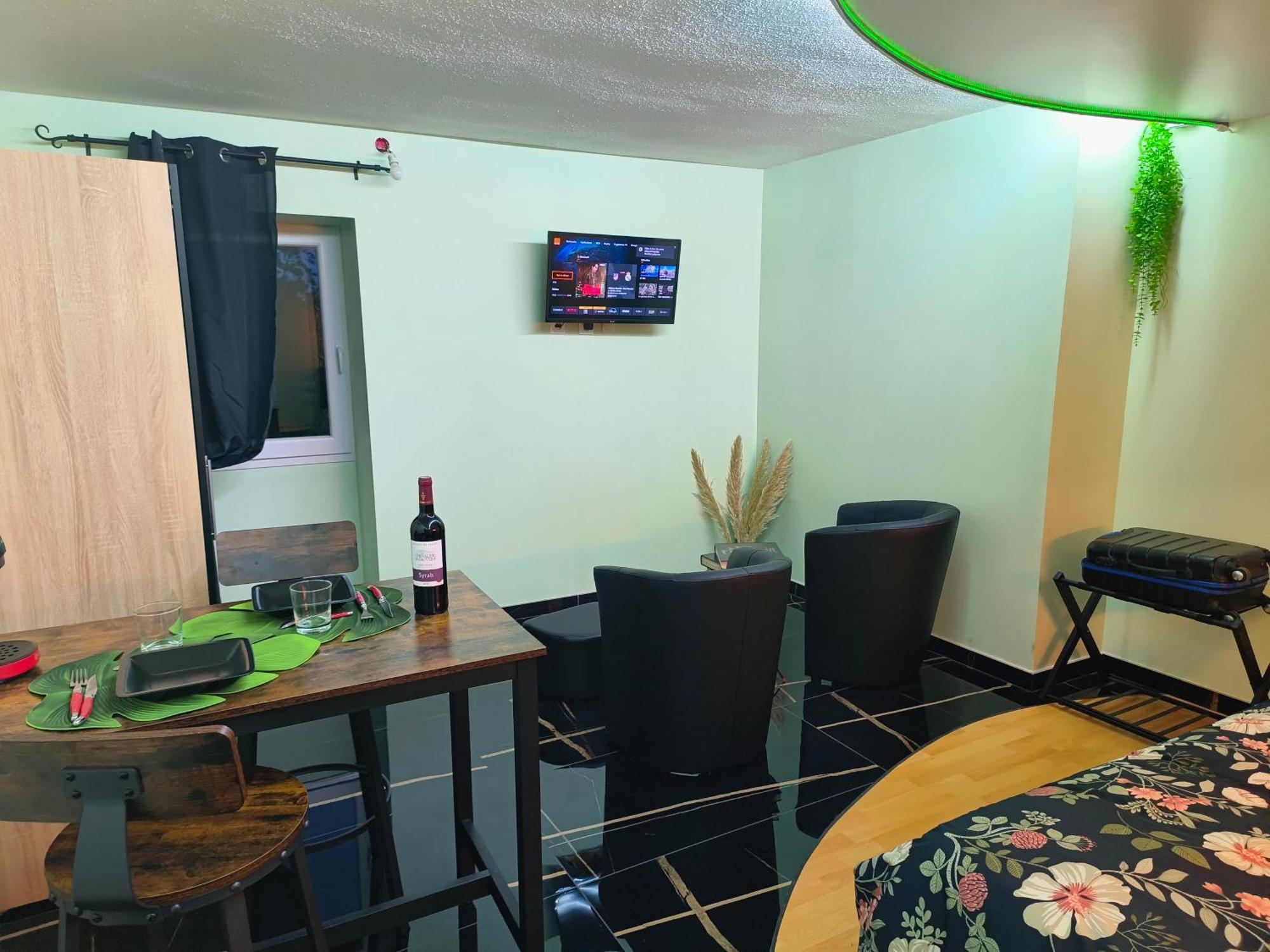 Blaye-Les-Mines Vegetal Jungle B&B 외부 사진